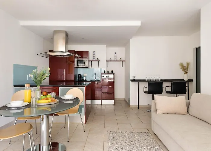 Bright & Cozy 3 Near Everything Apartman *